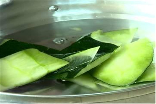 吃冬瓜會(huì)拉肚子嗎 冬瓜會(huì)不會(huì)致泄 吃冬瓜會(huì)拉肚子嗎 冬瓜會(huì)不會(huì)致泄