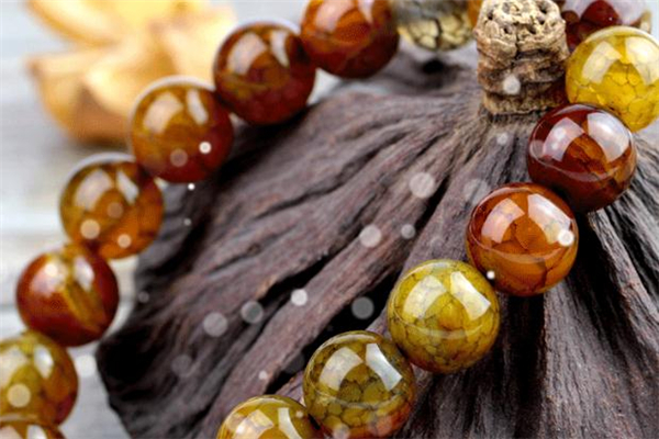 龍紋瑪瑙是人造的嗎 龍紋瑪瑙產地在哪里
