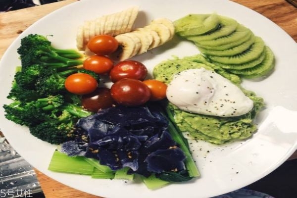 減肥能不能吃晚餐呢 減肥吃晚餐有什么好處呢 減肥能不能吃晚餐呢 減肥吃晚餐有什么好處呢