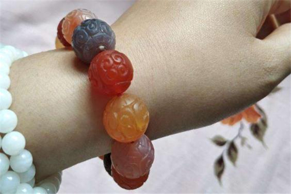 鹽源瑪瑙可以碰水嗎 鹽源瑪瑙能戴著洗澡嗎 鹽源瑪瑙可以碰水嗎 鹽源瑪瑙能戴著洗澡嗎