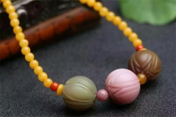 鹽源瑪瑙能擦油保養(yǎng)嗎 鹽源瑪瑙可以上橄欖油嗎