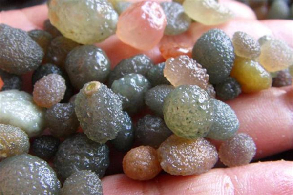 葡萄干瑪瑙什么顏色好 葡萄干瑪瑙寓意 葡萄干瑪瑙什么顏色好 葡萄干瑪瑙寓意