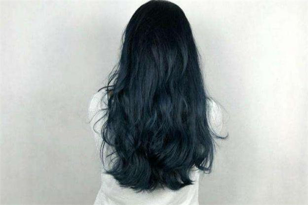 藍(lán)黑色頭發(fā)需要漂嗎 藍(lán)黑色頭發(fā)不漂可以染嗎 藍(lán)黑色頭發(fā)需要漂嗎 藍(lán)黑色頭發(fā)不漂可以染嗎