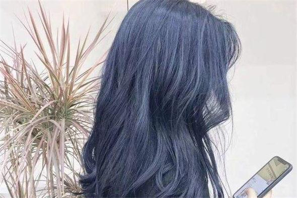 藍(lán)黑色頭發(fā)需要漂嗎 藍(lán)黑色頭發(fā)不漂可以染嗎 藍(lán)黑色頭發(fā)需要漂嗎 藍(lán)黑色頭發(fā)不漂可以染嗎