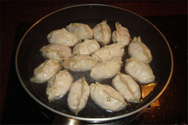 餃子皮沒用完能干什么 餃子皮的花樣吃法 餃子皮沒用完能干什么 餃子皮的花樣吃法