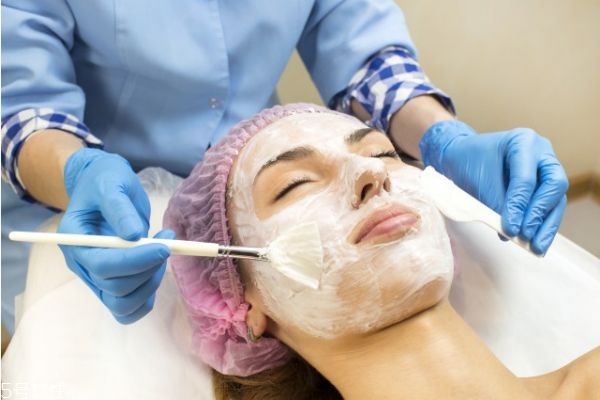 怎樣自制祛痘面膜 解決臉上長痘的方法 怎樣自制祛痘面膜 解決臉上長痘的方法