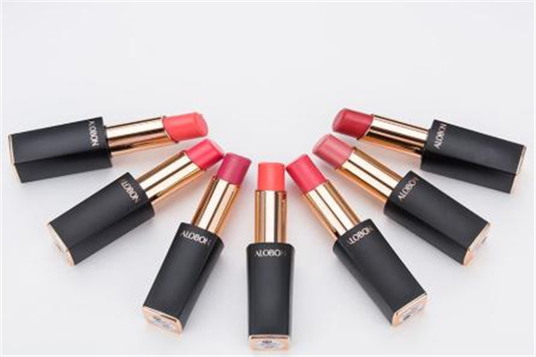 最適合素顏的口紅是什么 什么顏色口紅適合素顏 最適合素顏的口紅是什么 什么顏色口紅適合素顏