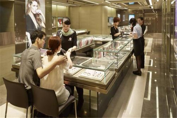 周生生和周大福哪個(gè)檔次高 周生生什么檔次 周生生和周大福哪個(gè)檔次高 周生生什么檔次