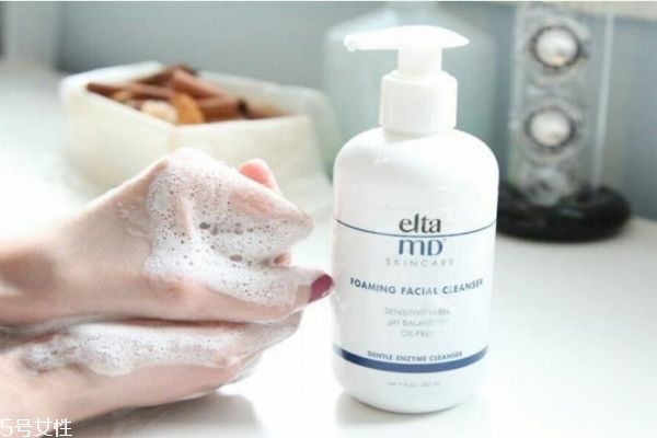 氨基酸洗面奶的優(yōu)點是什么 氨基酸洗面奶的缺點和優(yōu)點 氨基酸洗面奶的優(yōu)點是什么 氨基酸洗面奶的缺點和優(yōu)點