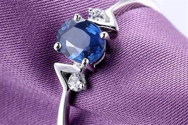 緬甸藍(lán)寶石一克拉價(jià)格 緬甸藍(lán)寶石多少錢(qián)一克 緬甸藍(lán)寶石一克拉價(jià)格 緬甸藍(lán)寶石多少錢(qián)一克