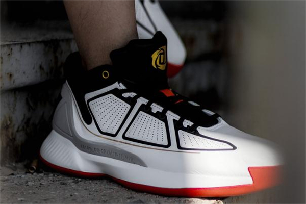 阿迪達斯羅斯10偏碼嗎 羅斯10腳感怎么樣 阿迪達斯羅斯10偏碼嗎 羅斯10腳感怎么樣