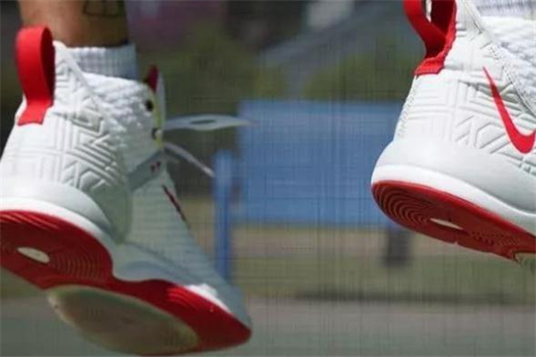 耐克zoom rize實(shí)戰(zhàn)測評-zoom rize適合什么位置 耐克zoom rize實(shí)戰(zhàn)測評-zoom rize適合什么位置