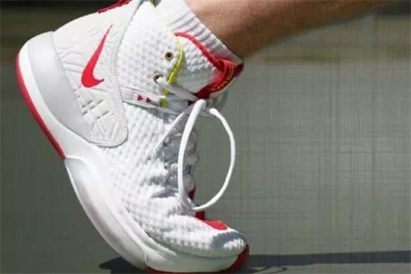 耐克zoom rize實(shí)戰(zhàn)測評-zoom rize適合什么位置 耐克zoom rize實(shí)戰(zhàn)測評-zoom rize適合什么位置