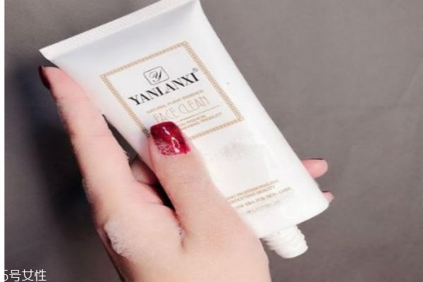 什么是氨基酸洗面奶呢 氨基酸洗面奶有什么用呢 什么是氨基酸洗面奶呢 氨基酸洗面奶有什么用呢