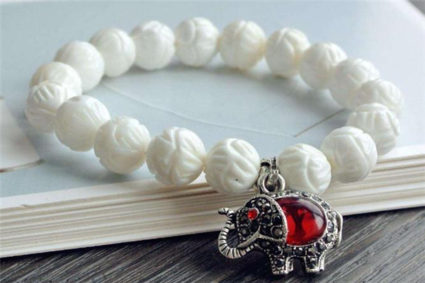 硨磲手鏈有什么寓意 佩戴硨磲手鏈的意義 硨磲手鏈有什么寓意 佩戴硨磲手鏈的意義