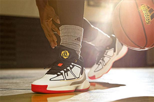 阿迪達(dá)斯羅斯10實(shí)戰(zhàn)測(cè)評(píng) 羅斯10和羅斯9哪個(gè)好 阿迪達(dá)斯羅斯10實(shí)戰(zhàn)測(cè)評(píng) 羅斯10和羅斯9哪個(gè)好