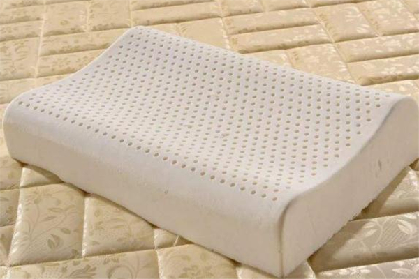 乳膠枕頭變黃怎么處理 乳膠枕頭發(fā)黃怎么清洗 乳膠枕頭變黃怎么處理 乳膠枕頭發(fā)黃怎么清洗