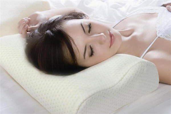 乳膠枕頭洗了怎么弄干 乳膠枕能用洗衣機甩干嗎 乳膠枕頭洗了怎么弄干 乳膠枕能用洗衣機甩干嗎