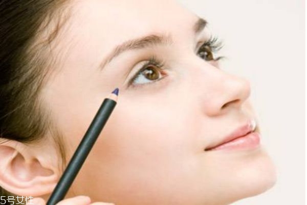 新手適合眼線筆還是眼線液 眼線筆和眼線液各有優(yōu)缺點(diǎn) 新手適合眼線筆還是眼線液 眼線筆和眼線液各有優(yōu)缺點(diǎn)