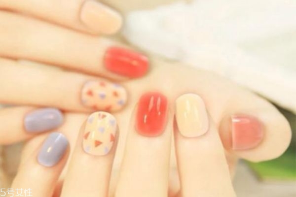 今年流行什么顏色的美甲 冬天氣質(zhì)美甲教程 今年流行什么顏色的美甲 冬天氣質(zhì)美甲教程