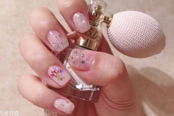 抖音最火的美甲 今年最流行的美甲圖片 抖音最火的美甲 今年最流行的美甲圖片