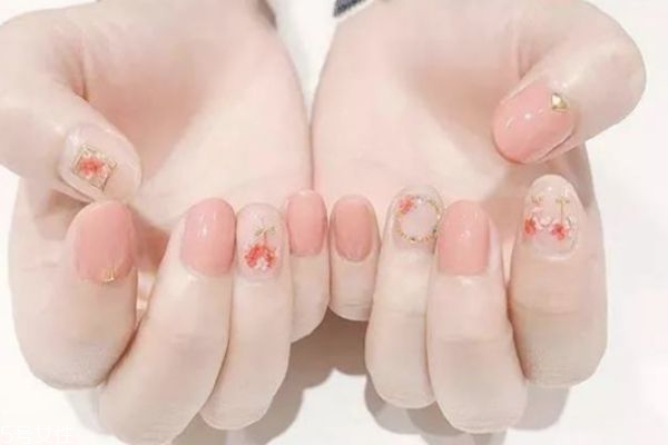 抖音最火的美甲 今年最流行的美甲圖片 抖音最火的美甲 今年最流行的美甲圖片