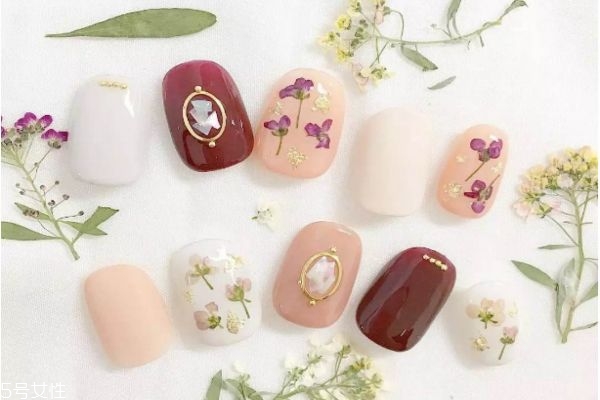 抖音最火的美甲 今年最流行的美甲圖片 抖音最火的美甲 今年最流行的美甲圖片