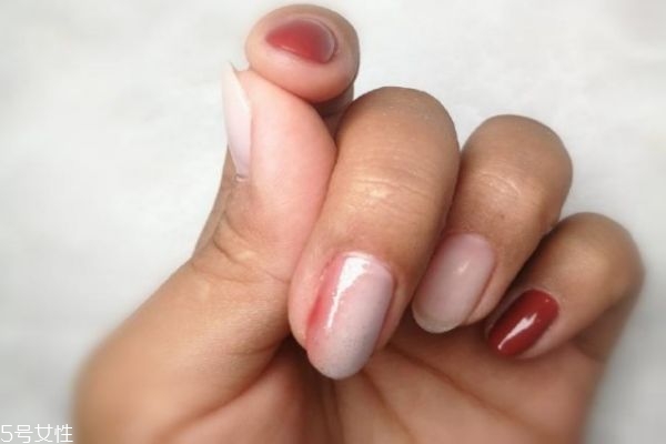 夏季暈染美甲教程 暈染漸變美甲教程步驟 夏季暈染美甲教程 暈染漸變美甲教程步驟