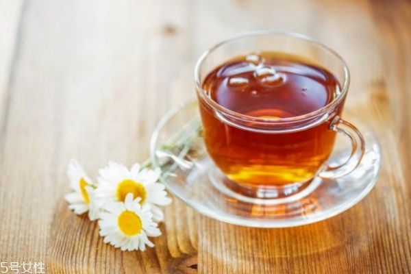 茶水要和洗發(fā)水一起用嗎 茶水洗頭發(fā)方法 茶水要和洗發(fā)水一起用嗎 茶水洗頭發(fā)方法