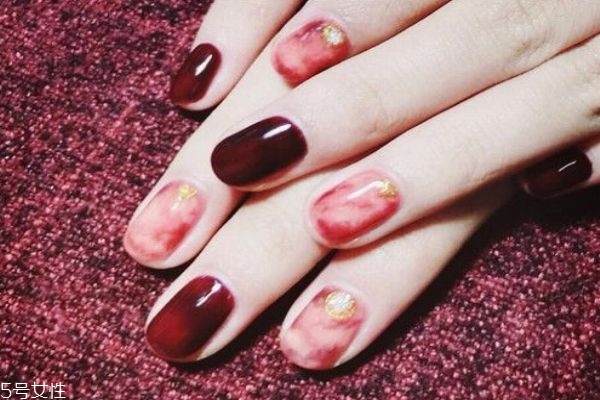 怎么做漸變美甲 在家做美甲的小技巧 怎么做漸變美甲 在家做美甲的小技巧