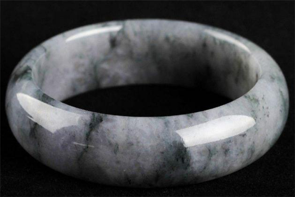 烏雞種翡翠是什么 烏雞種翡翠有什么寓意 烏雞種翡翠是什么 烏雞種翡翠有什么寓意