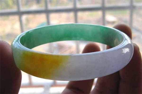 三色翡翠手鐲價(jià)格 三色翡翠有收藏價(jià)值嗎 三色翡翠手鐲價(jià)格 三色翡翠有收藏價(jià)值嗎