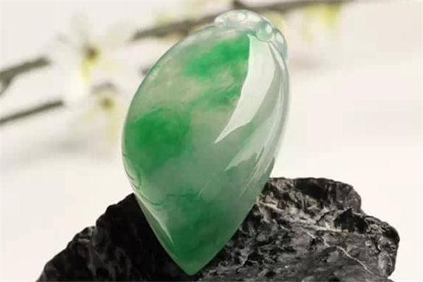 金絲種翡翠價格 金絲種翡翠值錢嗎 金絲種翡翠價格 金絲種翡翠值錢嗎