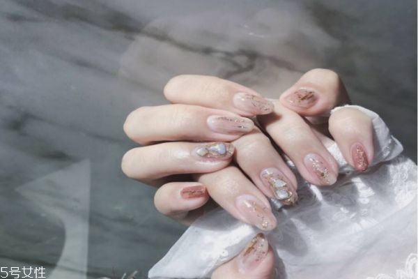 經(jīng)常做美甲有什么危害 經(jīng)常美甲會怎樣 經(jīng)常做美甲有什么危害 經(jīng)常美甲會怎樣