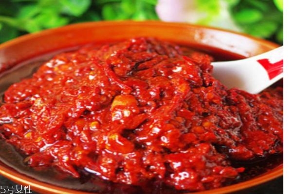 豆瓣醬的熱量有多少呢 豆瓣醬有什么功效呢 豆瓣醬的熱量有多少呢 豆瓣醬有什么功效呢