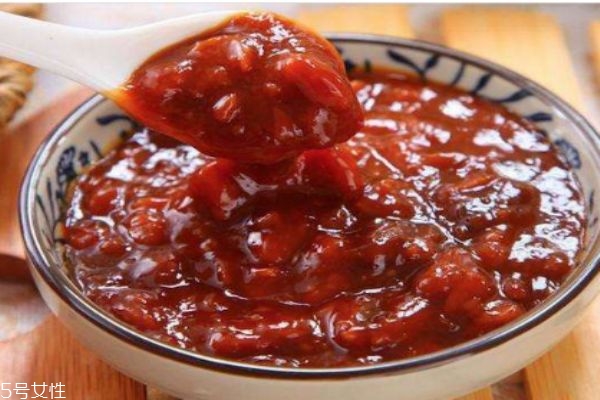 豆瓣醬的熱量有多少呢 豆瓣醬有什么功效呢 豆瓣醬的熱量有多少呢 豆瓣醬有什么功效呢