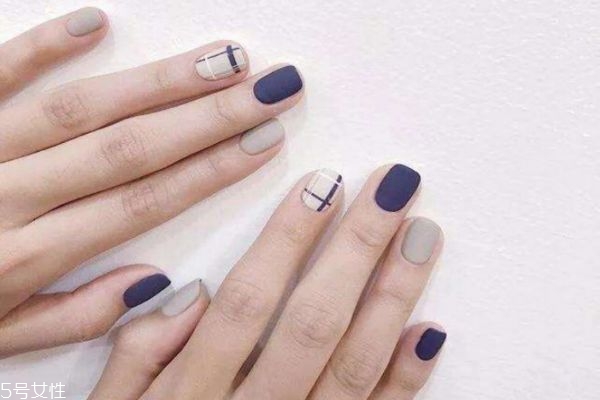 夏季做什么顏色的美甲好看 法式美甲哪種顏色適合夏天 夏季做什么顏色的美甲好看 法式美甲哪種顏色適合夏天