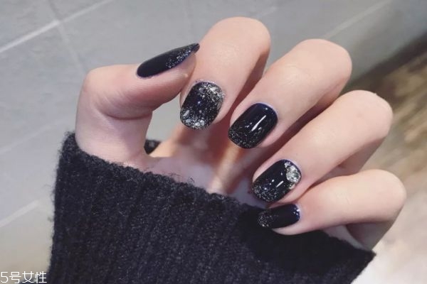 做水晶甲有什么危害 第一次做美甲注意什么 做水晶甲有什么危害 第一次做美甲注意什么