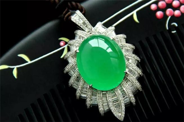 玉佛吊墜怎么清洗 玉佛吊墜可以用酒精擦嗎