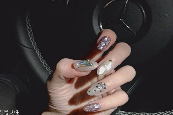 做哪些美甲可以顯得手指比較長(zhǎng) 美甲時(shí)要注意什么 做哪些美甲可以顯得手指比較長(zhǎng) 美甲時(shí)要注意什么
