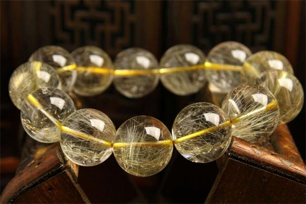 黃發(fā)晶戴哪只手 黃發(fā)晶手鏈戴左手還是右手 黃發(fā)晶戴哪只手 黃發(fā)晶手鏈戴左手還是右手