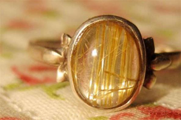 黃發(fā)晶是什么 黃發(fā)晶是天然的嗎 黃發(fā)晶是什么 黃發(fā)晶是天然的嗎