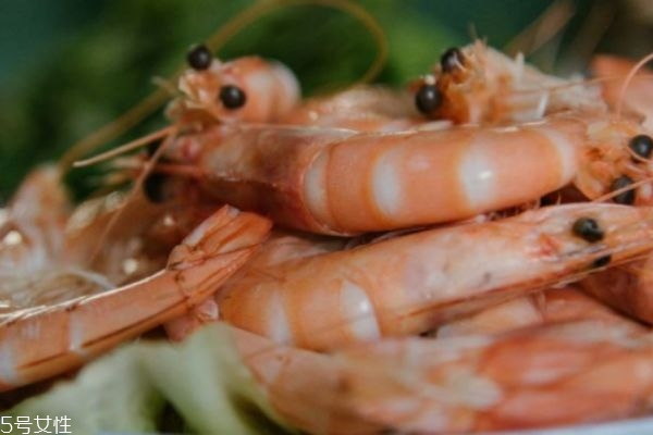 基圍蝦有什么營(yíng)養(yǎng)價(jià)值呢 基圍蝦的熱量是多少呢 基圍蝦有什么營(yíng)養(yǎng)價(jià)值呢 基圍蝦的熱量是多少呢