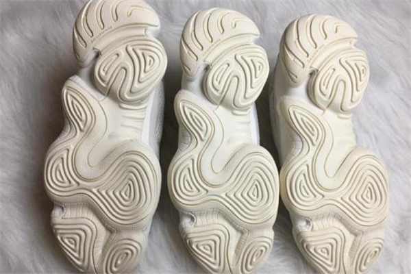 椰子500骨白真假對比 yeezy500骨白真假鑒定 椰子500骨白真假對比 yeezy500骨白真假鑒定