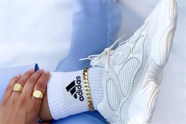 椰子500骨白真假對比 yeezy500骨白真假鑒定 椰子500骨白真假對比 yeezy500骨白真假鑒定