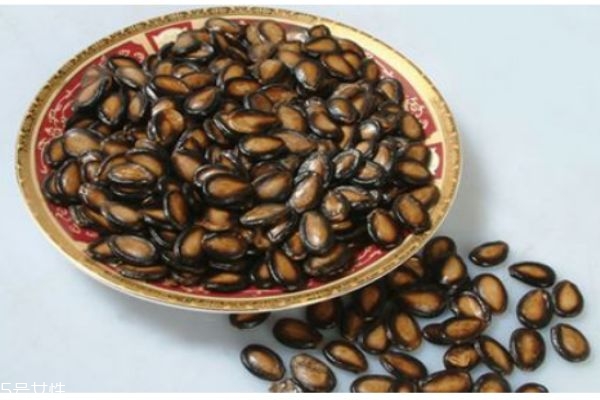 西瓜子有什么營(yíng)養(yǎng)價(jià)值呢 西瓜子吃了會(huì)長(zhǎng)胖嗎 西瓜子有什么營(yíng)養(yǎng)價(jià)值呢 西瓜子吃了會(huì)長(zhǎng)胖嗎