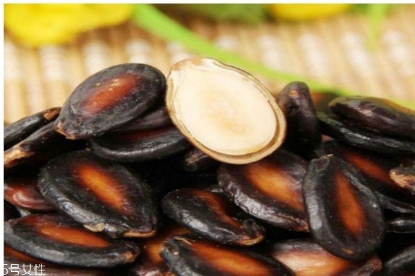 西瓜子是怎么來的呢 西瓜子的熱量是多少呢 西瓜子是怎么來的呢 西瓜子的熱量是多少呢