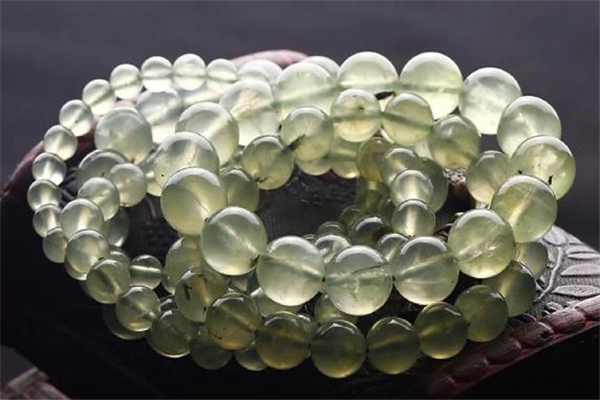 葡萄石是什么 葡萄石的寓意 葡萄石是什么 葡萄石的寓意