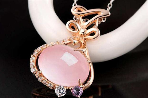 芙蓉石是哪里產(chǎn)的 芙蓉石產(chǎn)地在什么地方 芙蓉石是哪里產(chǎn)的 芙蓉石產(chǎn)地在什么地方