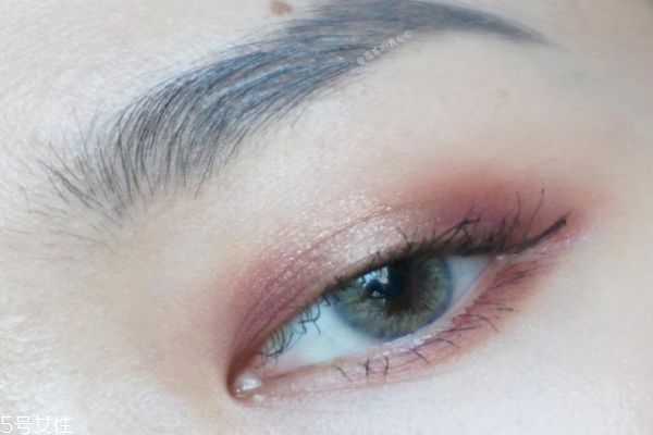 2019年流行的眼妝畫法是什么 今年有哪些眼彩流行趨勢
